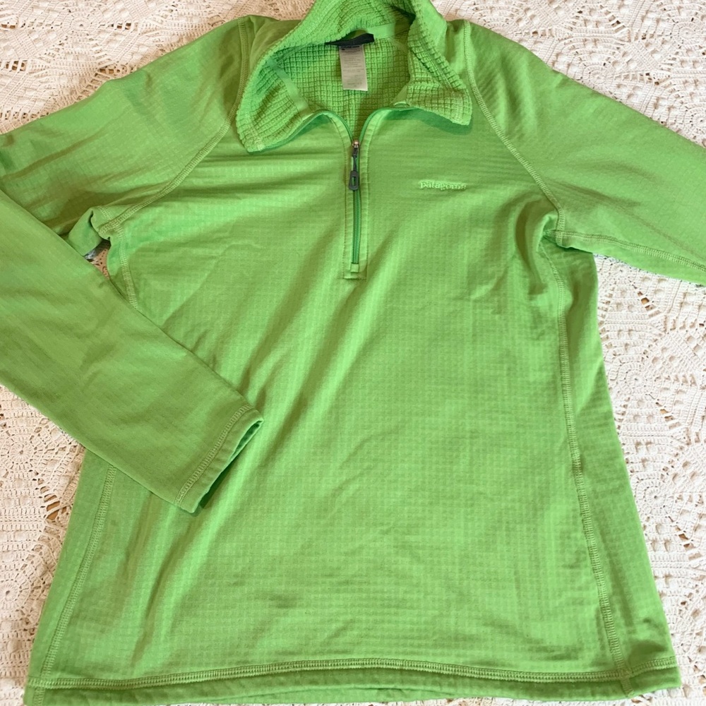 Patagonia Green Quarter Zip Top - Pullover *small stain, see pics - Medium (182)